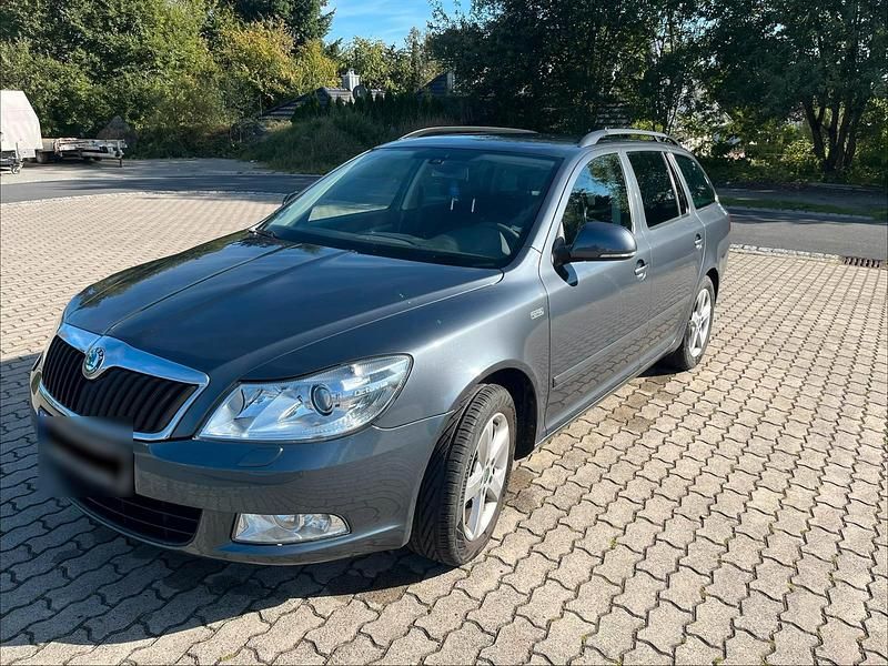 Gebraucht Skoda Octavia 2011 Grau Kombi