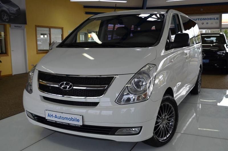 Weiß Gebraucht 2012 Hyundai H-1 Premium Van / Kleinbus | 14.880 € (Fairer Preis) - Bild 1/4