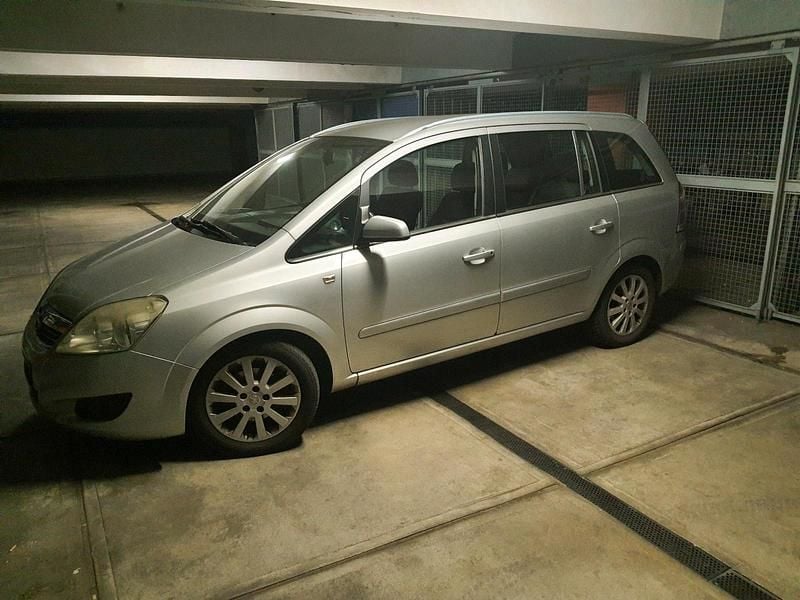 Silber Gebraucht 2009 Opel Zafira Van / Kleinbus | 1.950 € (Superpreis) - Bild 1/4