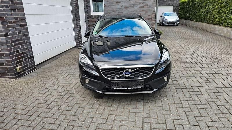 Schwarz Gebraucht 2014 Volvo V40 CC Summum Kombi | 12.000 € (Fairer Preis) - Bild 1/4