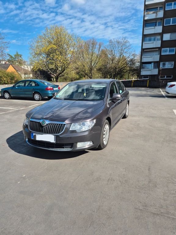 Braun Gebraucht 2011 Skoda Superb Active Limousine | 6.777 € (Guter Preis) - Bild 1/4