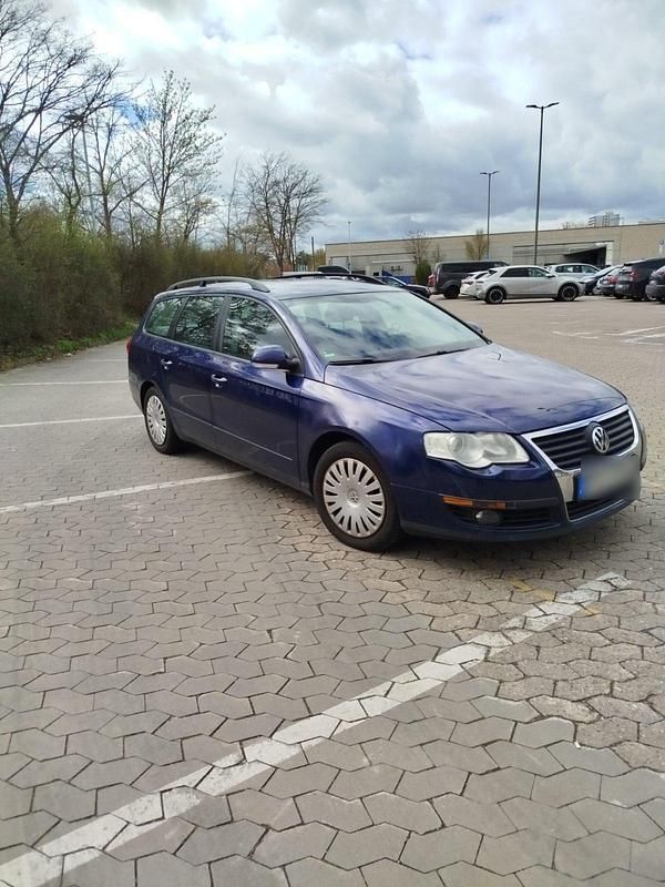 Gebraucht VW Passat 140 PS (102 kW) 2009 Blau Kombi