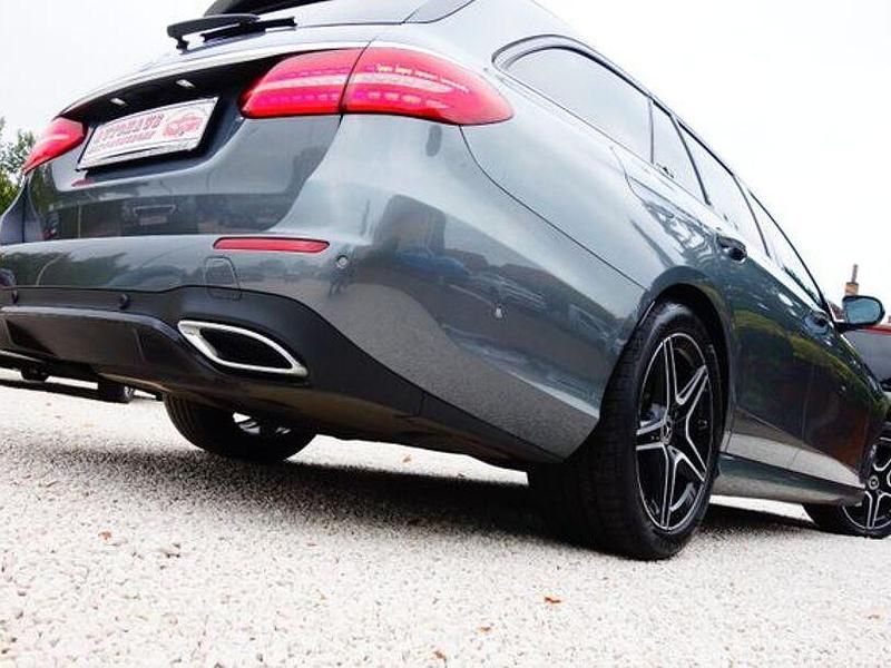 Gebraucht Mercedes E220 AMG line 125 PS (91 kW) 2016 Schwarz Limousine