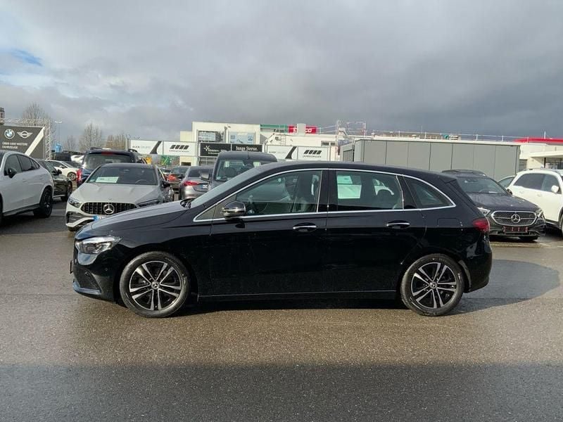 Gebraucht Mercedes B200 Progressive 150 PS (110 kW) 2026 Unilack nachtschwarz Van / Kleinbus