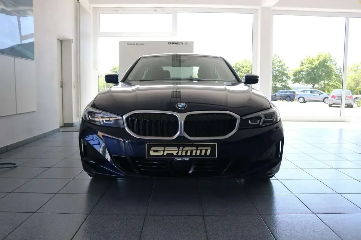 Gebraucht BMW 320 Sport Line 190 PS (139 kW) 2024 Tansanitblau ii metallic (metallic) Limousine