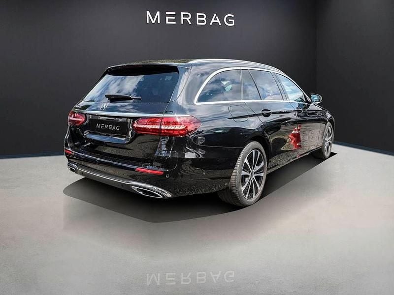 Gebraucht Mercedes E300 Avantgarde 306 PS (225 kW) 2022 Obsidianschwarz Kombi