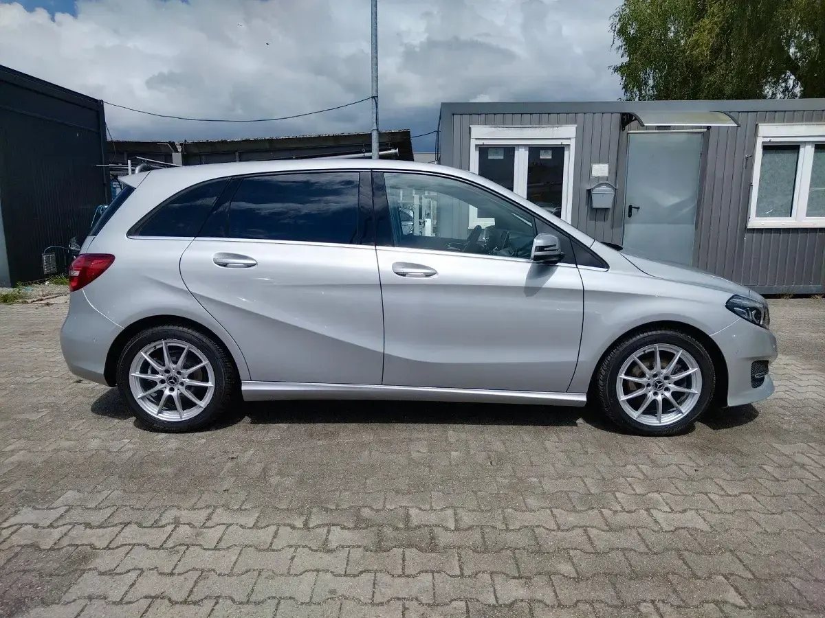 Gebraucht Mercedes B200 156 PS (114 kW) 2017 Silber Kleinwagen