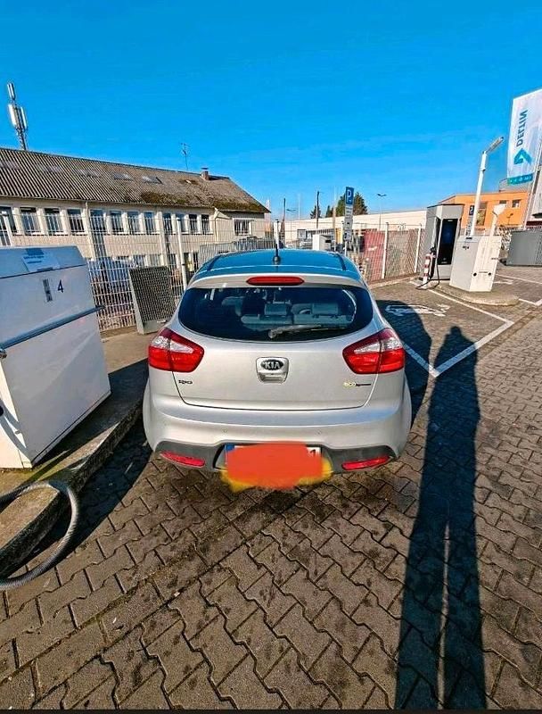 Usata Kia Rio 109 CV (80 kW) 2014 Argento Utilitaria
