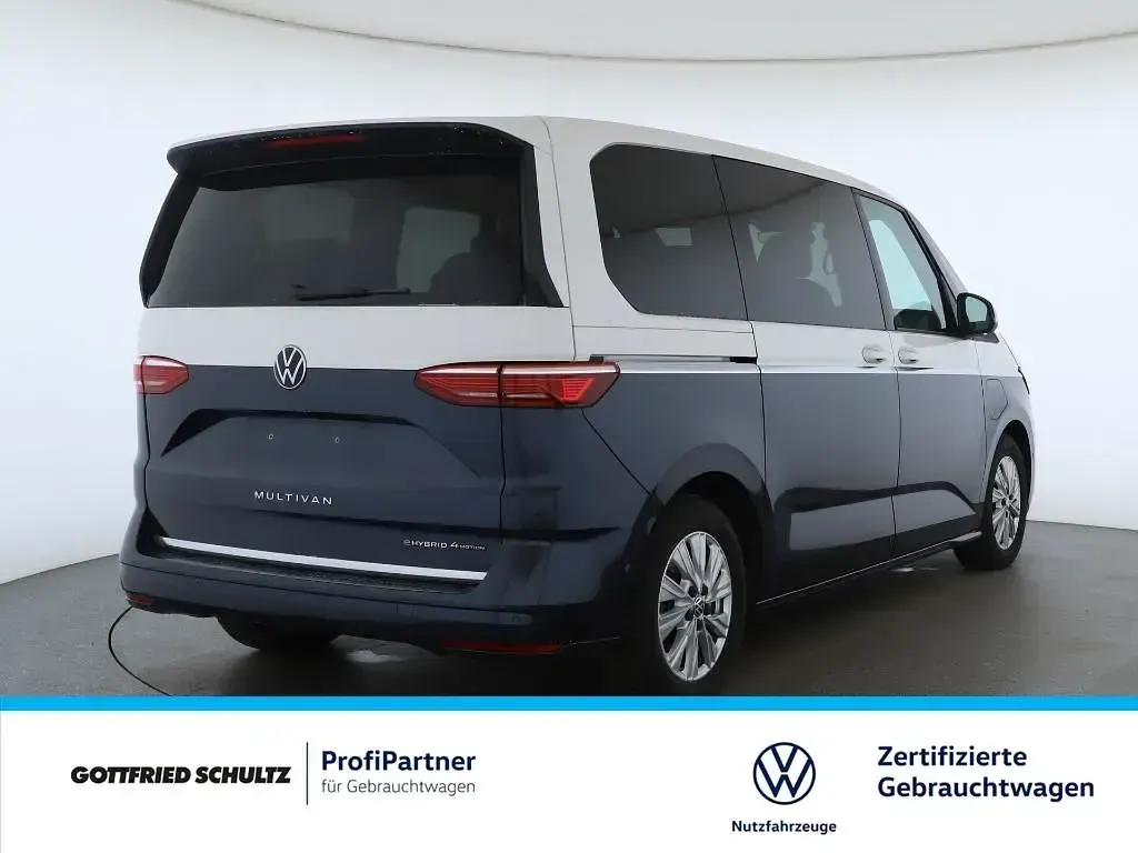 Gebraucht VW Multivan Basis 177 PS (130 kW) 2025 Weiss Van / Kleinbus