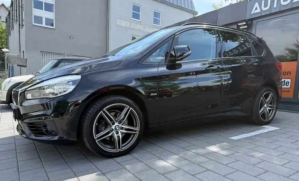 Gebraucht BMW 220 Active Tourer Sport Line 190 PS (139 kW) 2018 Schwarz Van / Kleinbus