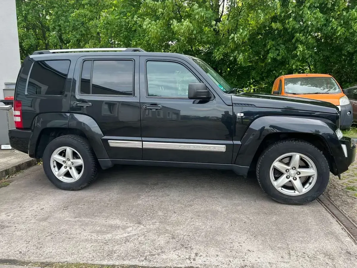Usata Jeep Cherokee Limited 177 CV (130 kW) 2010 Nero SUV