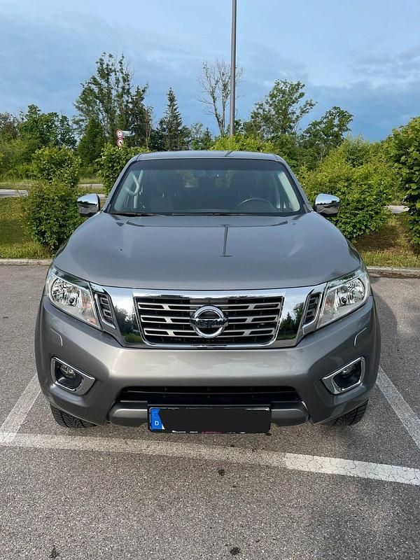 Grau Gebraucht 2017 Nissan Navara Abholung | 25.000 € (Fairer Preis) - Bild 1/4