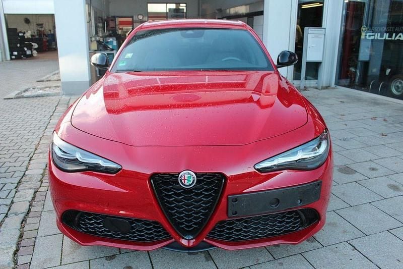 Rot Gebraucht 2023 Alfa Romeo Giulia Veloce Limousine | 32.900 € (Superpreis) - Bild 1/4