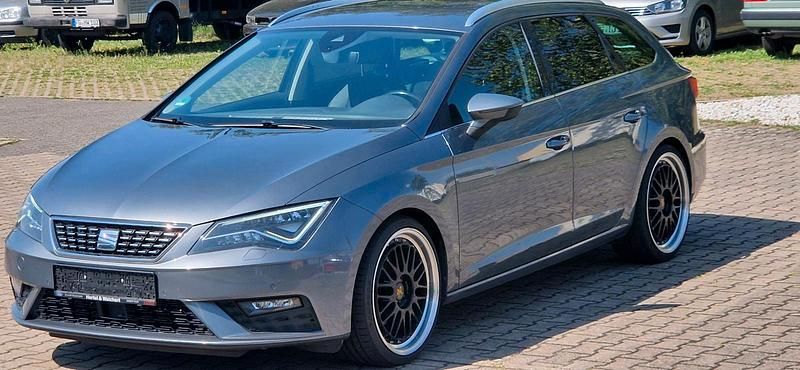 Grau Gebraucht 2019 Seat Leon ST Kombi | 12.249 € (Superpreis) - Bild 1/4