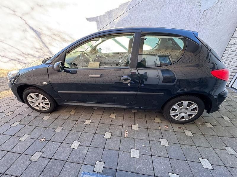 Gebraucht Peugeot 206 75 PS (55 kW) 2010 Blau Limousine