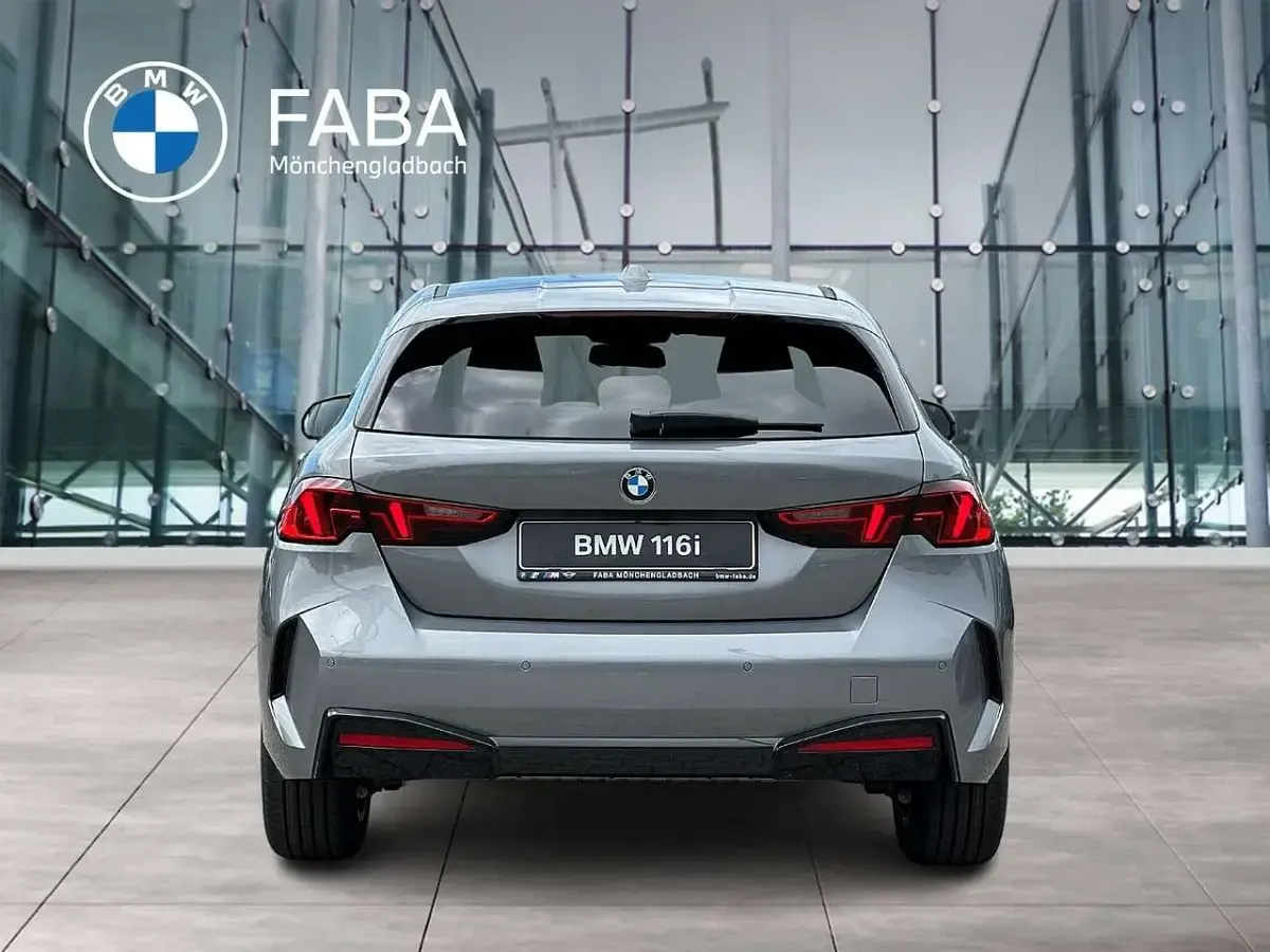 Neu BMW 116 Performance 122 PS (89 kW) 2026 Grau Kleinwagen