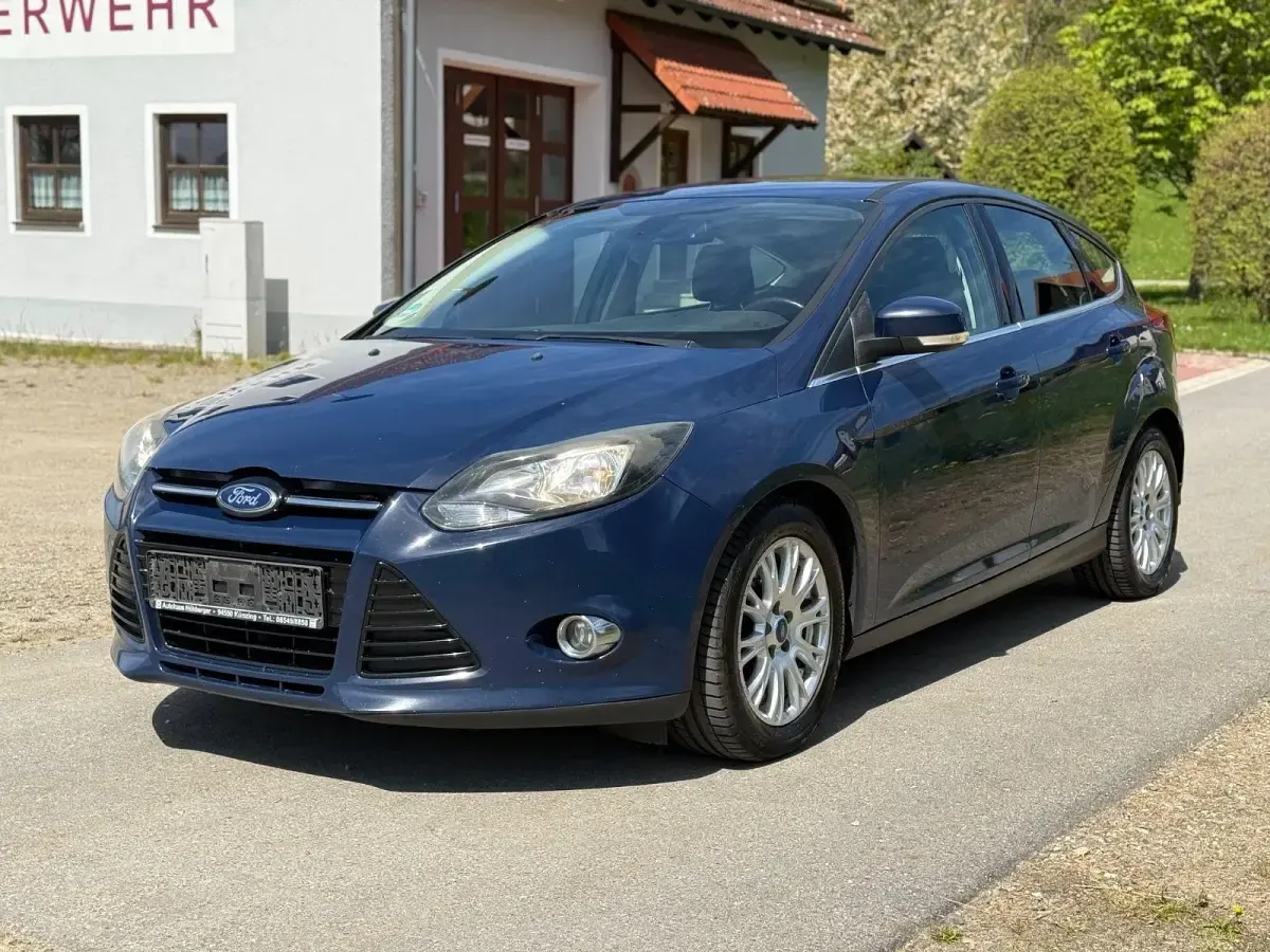 Używany Ford Focus Titanium 116 KM (85 kW) 2014 Niebieski Hatchback