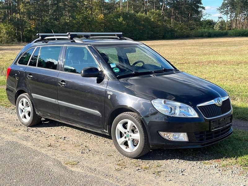 Schwarz Gebraucht 2011 Skoda Fabia Family Kleinwagen | 5.250 € (Fairer Preis) - Bild 1/4