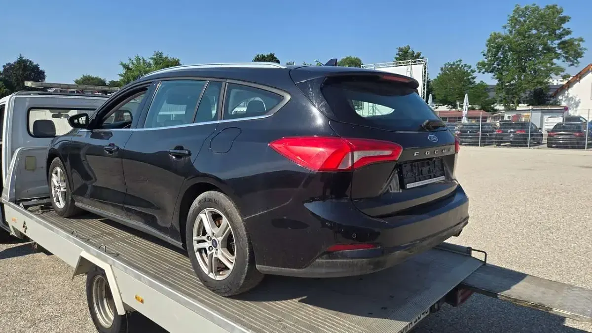 Gebraucht Ford Focus 120 PS (88 kW) 2020 Obsidianschwarz metallic Kombi