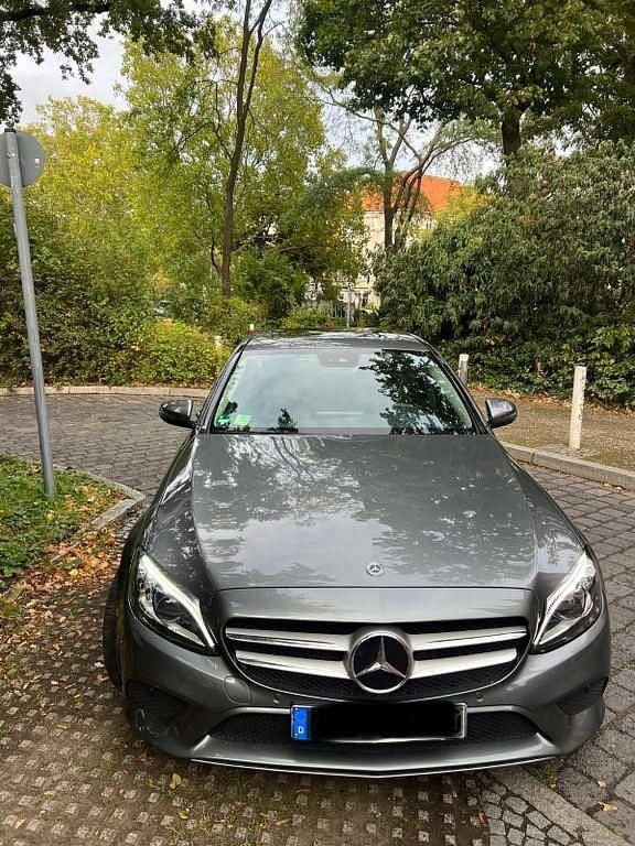 Grau Gebraucht 2018 Mercedes C220 Limousine | 22.900 € (Guter Preis) - Bild 1/4