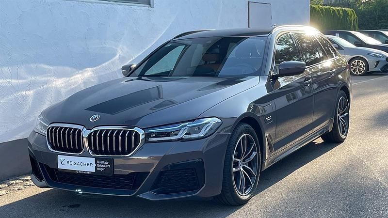 Bmw individual alvitgrau Gebraucht 2022 BMW 530e Shadowline Kombi | 38.749 € (Fairer Preis) - Bild 1/4