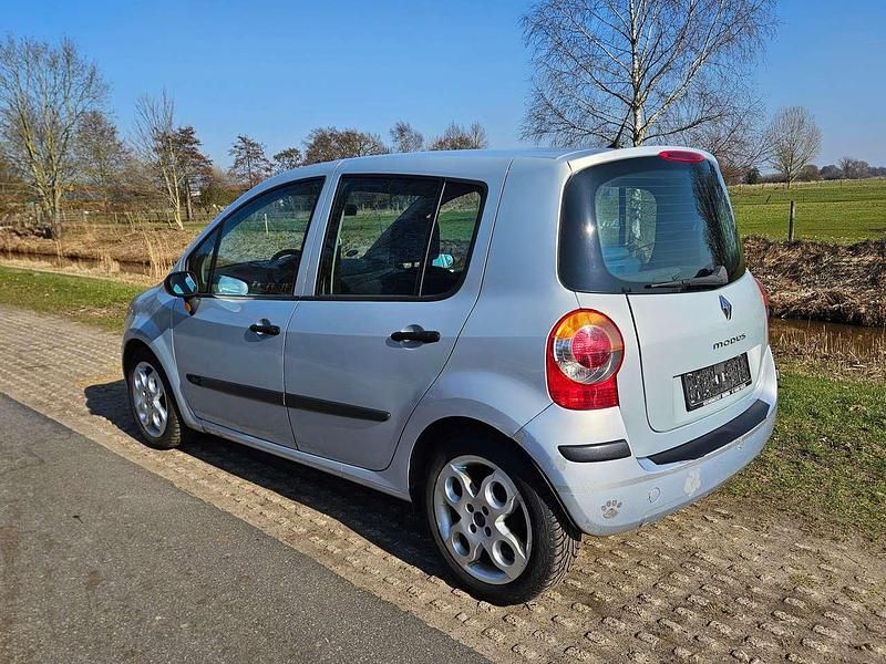 Second-hand Renault Modus 75 CP (55 kW) 2005 Argintiu Monovolum