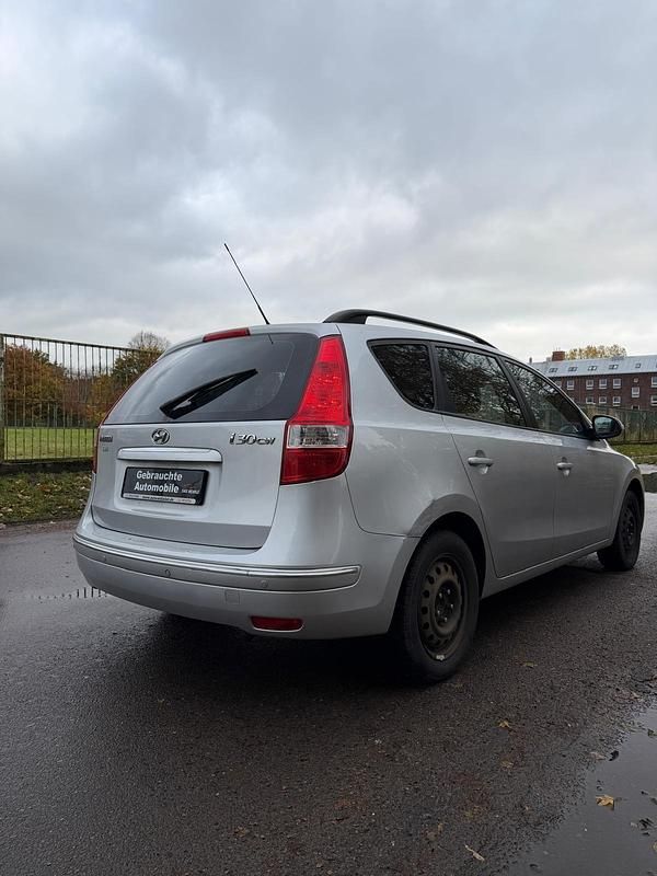 Gebraucht Hyundai i30 126 PS (92 kW) 2008 Silber Kombi