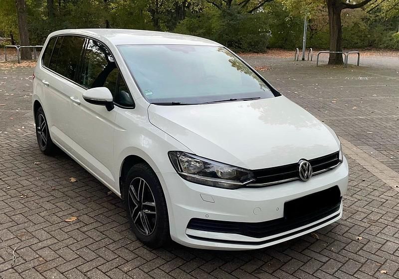 Weiß Gebraucht 2019 VW Touran Van / Kleinbus | 16.990 € (Superpreis) - Bild 1/4