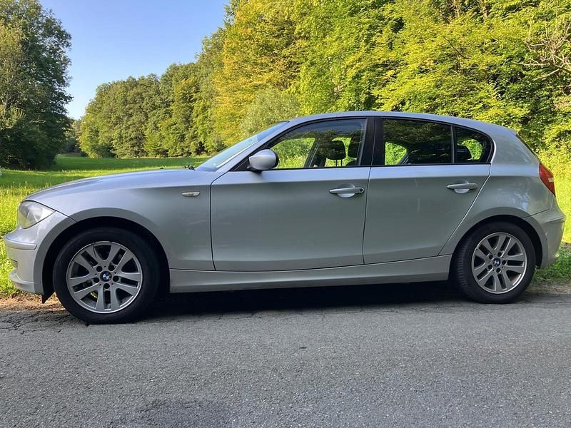 Silber Gebraucht 2008 BMW 116 Kleinwagen | 2.700 € - Bild 1/4