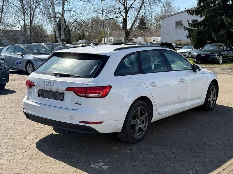 Second-hand Audi A4 Basis 190 CP (139 kW) 2017 Alb Berlinǎ
