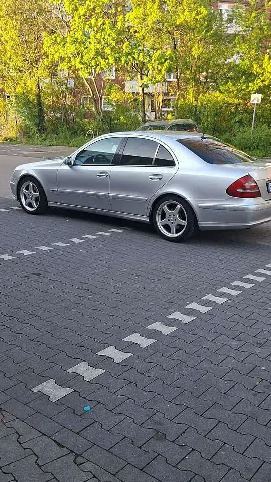 Gebraucht Mercedes E320 Avantgarde 224 PS (164 kW) 2002 Silber Limousine