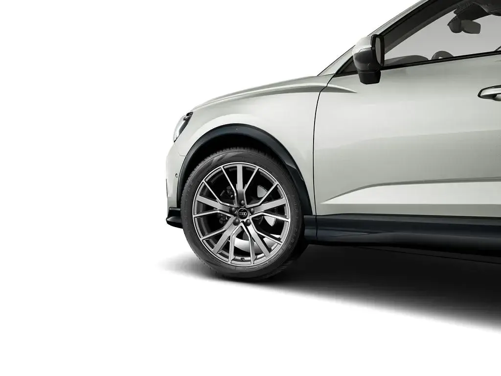 Gebraucht Audi Q3 Sportback Sport 150 PS (110 kW) 2026 Silber SUV