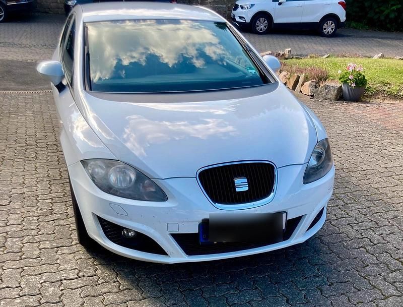 Gebraucht Seat Leon 105 PS (77 kW) 2012 Weiß Limousine