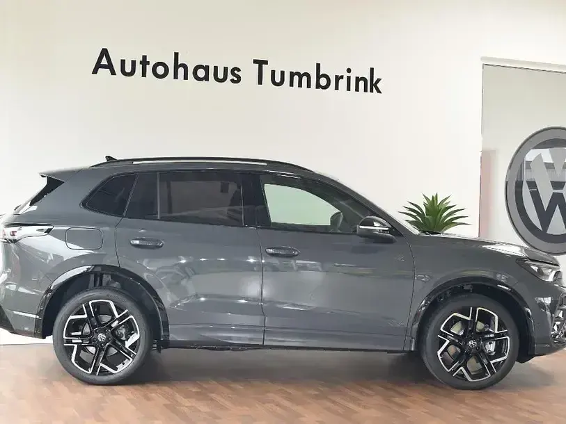 Neu VW Tiguan R-line 193 PS (141 kW) 2025 Delfingrau metallic SUV