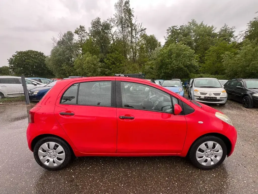 Gebraucht Toyota Yaris Team 69 PS (50 kW) 2009 Rot Kleinwagen