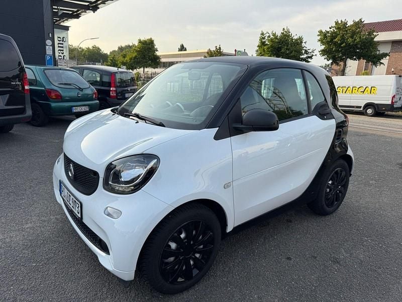 Schwarz Gebraucht 2016 Smart ForTwo Coupé Basis Coupé | 5.899 € (Fairer Preis) - Bild 1/4