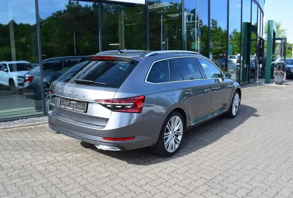 Gebraucht Skoda Superb LAURIN & KLEMENT 200 PS (147 kW) 2023 Graphitegrau metallic Kombi