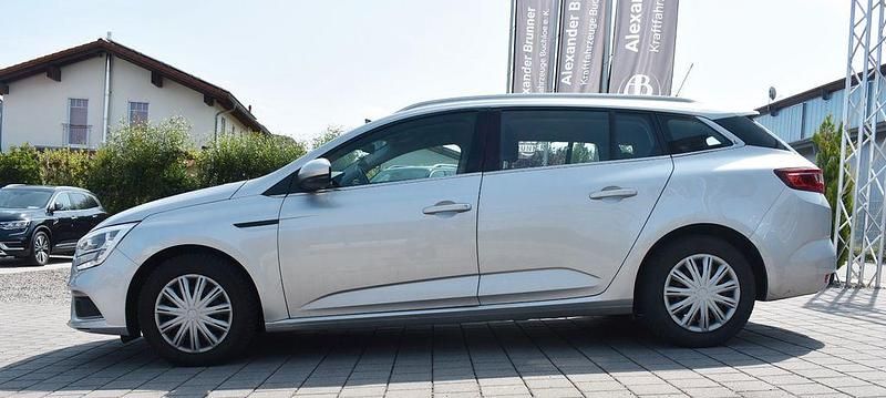 Grau Gebraucht 2018 Renault Mégane IV Business Limousine | 10.900 € (Guter Preis) - Bild 1/4