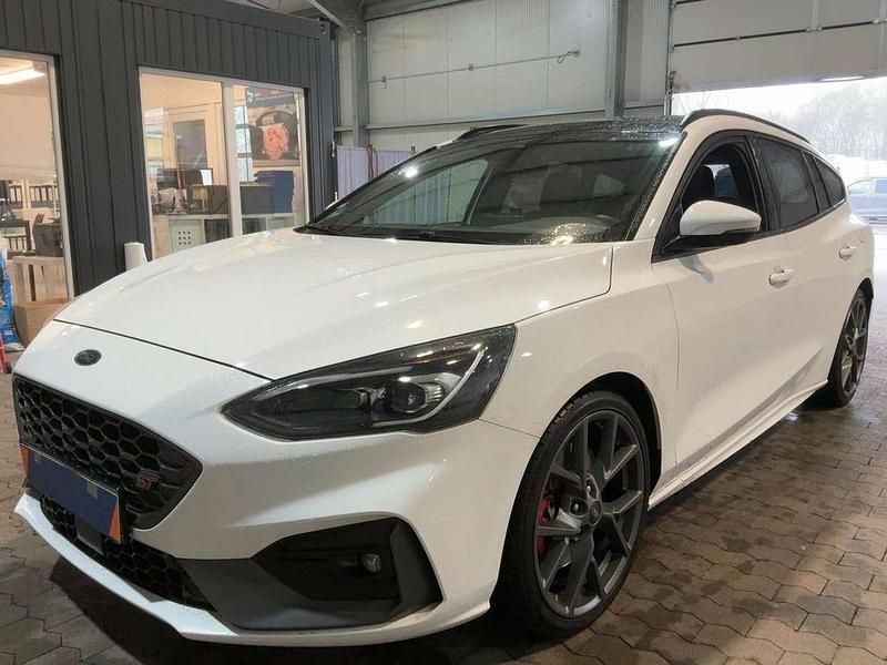 Gebraucht Ford Focus ST 280 PS (205 kW) 2020 Frozen white Kombi
