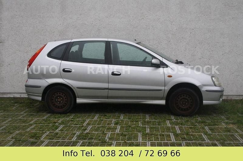 Gebraucht Nissan Almera Tino 116 PS (85 kW) 2004 Silber Van / Kleinbus