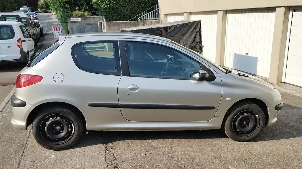 Gebraucht Peugeot 206 Filou 75 PS (55 kW) 2005 Silber Kleinwagen