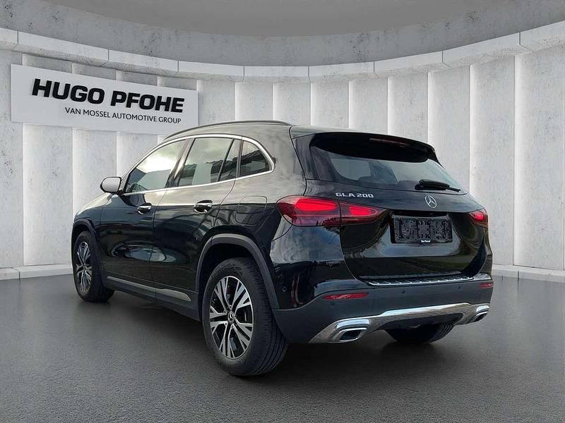 Gebraucht Mercedes GLA200 Progressive 163 PS (119 kW) 2025 Kosmosschwarz  metalliclack SUV