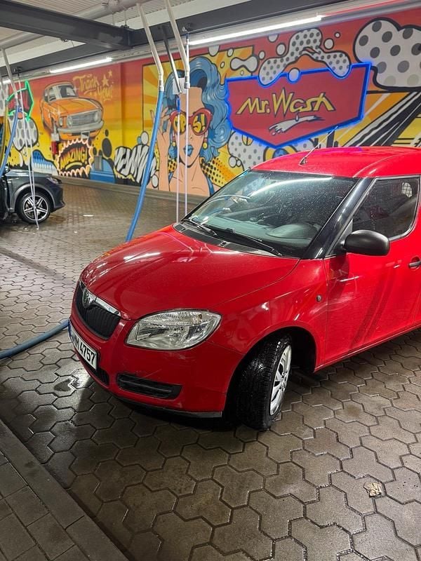 Gebraucht Skoda Roomster 75 PS (55 kW) 2010 Rot Van / Kleinbus