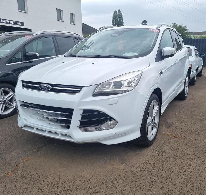 Weiß Gebraucht 2014 Ford Kuga SUV | 15.000 € (Teuer) - Bild 1/4