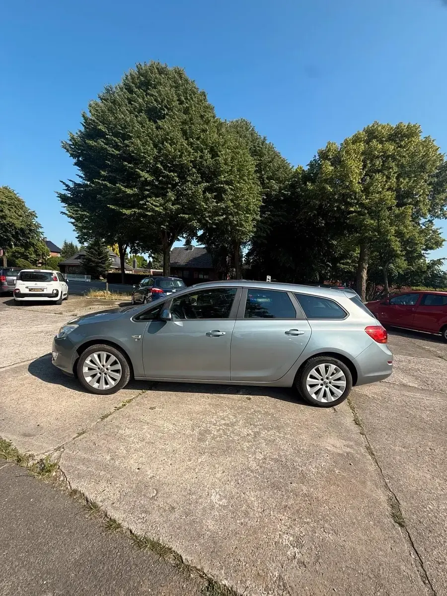 Gebraucht Opel Astra 140 PS (102 kW) 2012 Grau Kombi