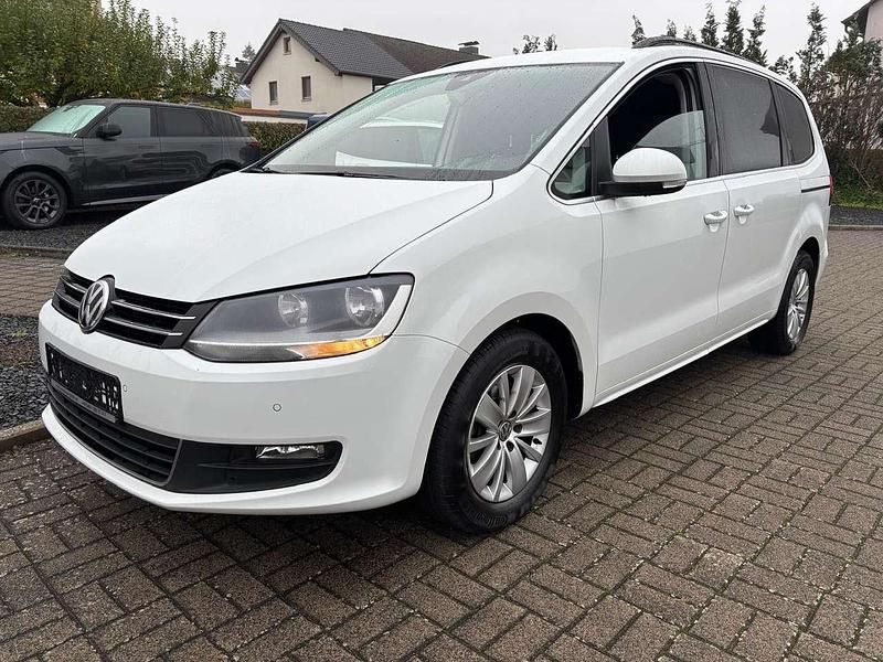 Pure white Gebraucht 2019 VW Sharan Comfortline Van / Kleinbus | 17.990 € (Superpreis) - Bild 1/4