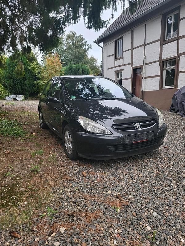 Schwarz Gebraucht 2004 Peugeot 307 Kleinwagen | 1.000 € (Guter Preis) - Bild 1/4