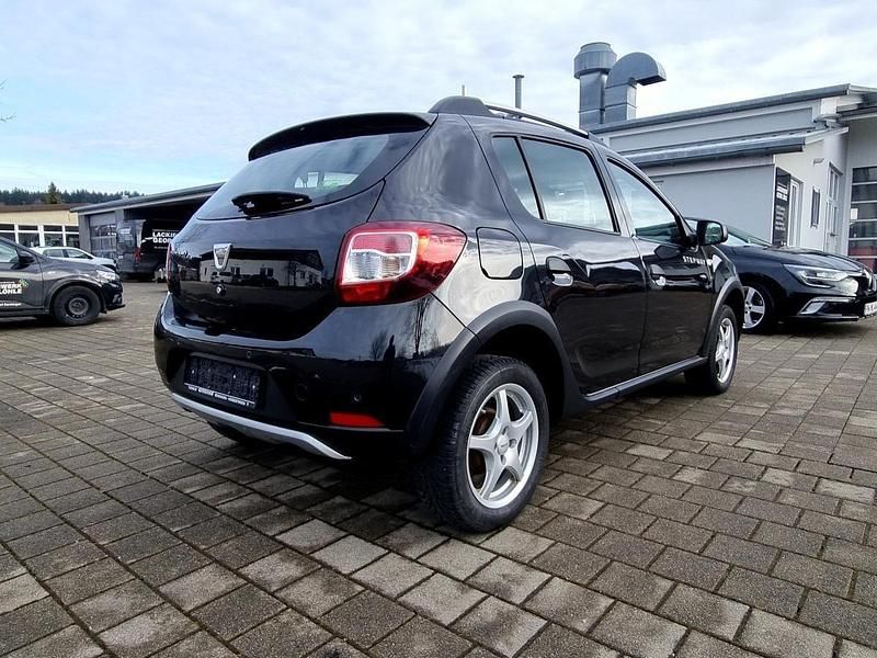 Gebraucht Dacia Sandero Prestige 90 PS (66 kW) 2015 Perlmuttschwarz Limousine