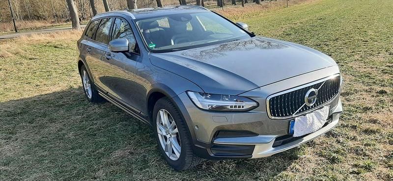 Używany Volvo V90 CC 190 KM (139 kW) 2018 Szary Kombi