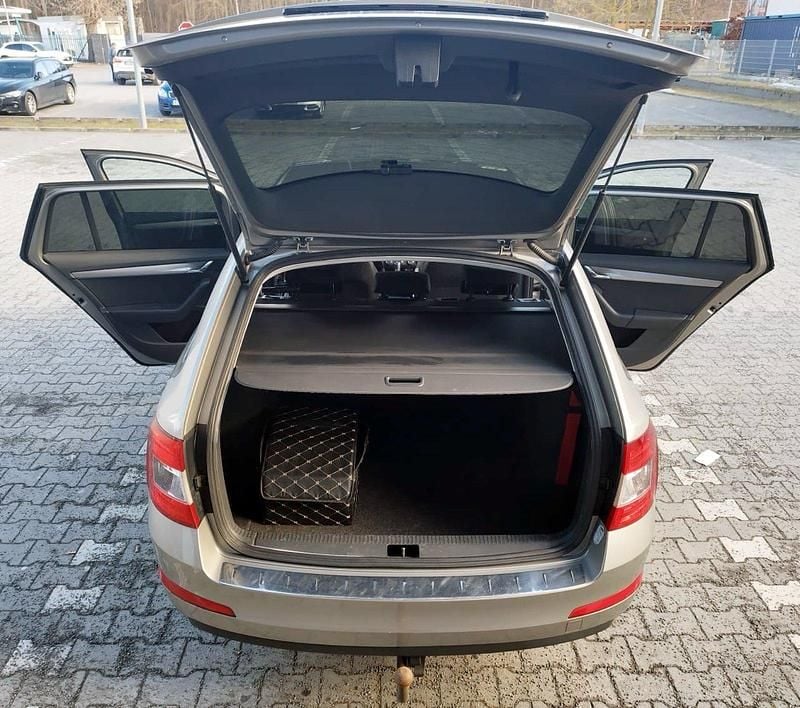 Gebraucht Skoda Octavia 104 PS (76 kW) 2014 Silber Kleinwagen